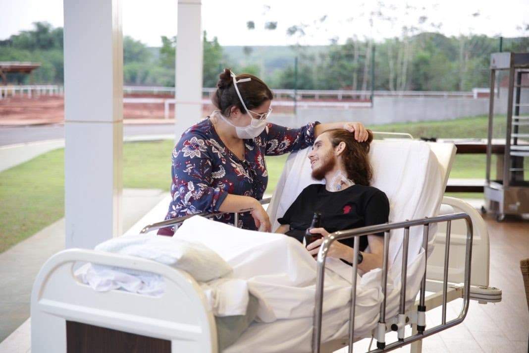Jovem relembrou quando ajudava a preparar carne para o almoço (Foto: Hospital de Amor)