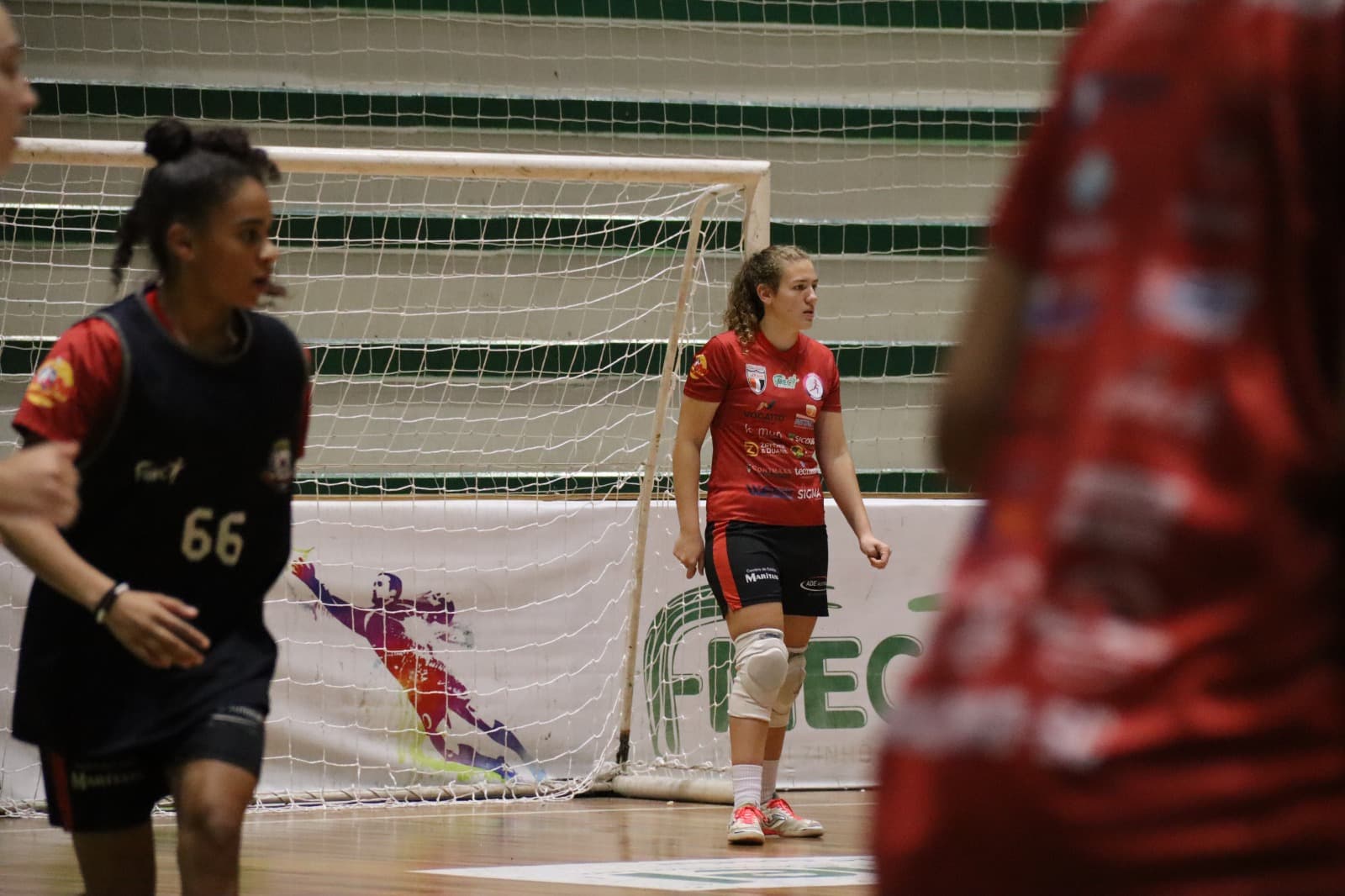 Atleta de futsal pinhalense é escolhida para levar a tocha na abertura do Mundial Escolar (Foto: Ascom)
