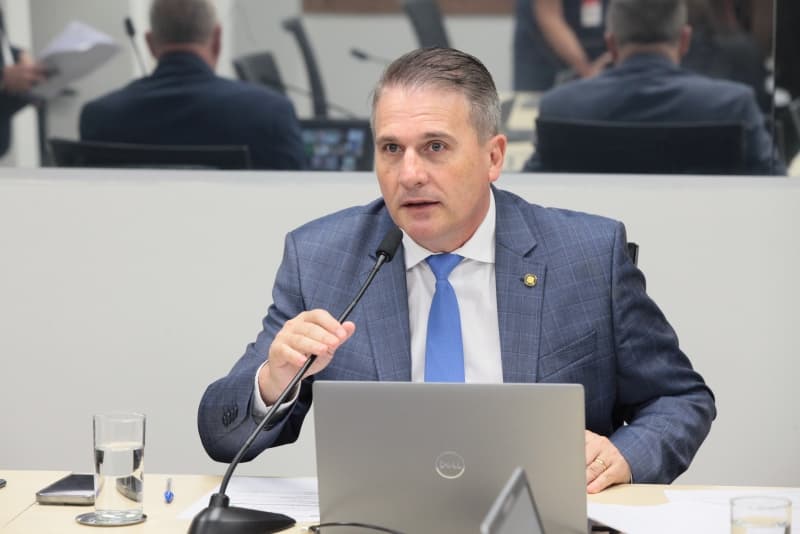 Altair Silva cobra agilidade para a expansão da rede trifásica no interior (Foto: Divulgação/Alesc)