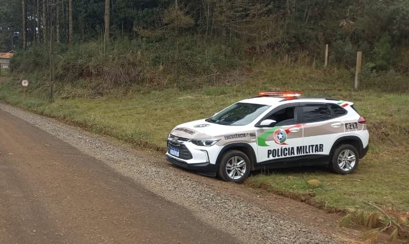 Suspeito foi abordado pela PM próximo a boteco (Foto: Divulgação)