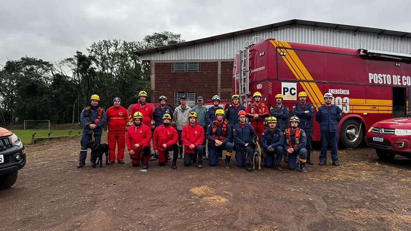 Bombeiros catarinenses seguem no RS (Foto: Divulgação )