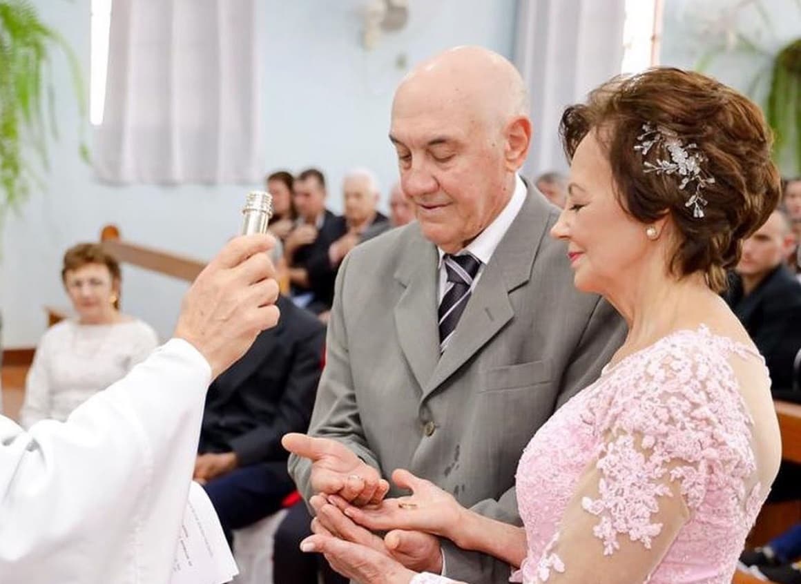 Momento da renovação do matrimônio (Foto: Redes Sociais)