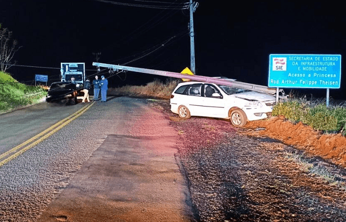 Pedras de gelo no para-brisa atrapalham visão de condutor no Oeste