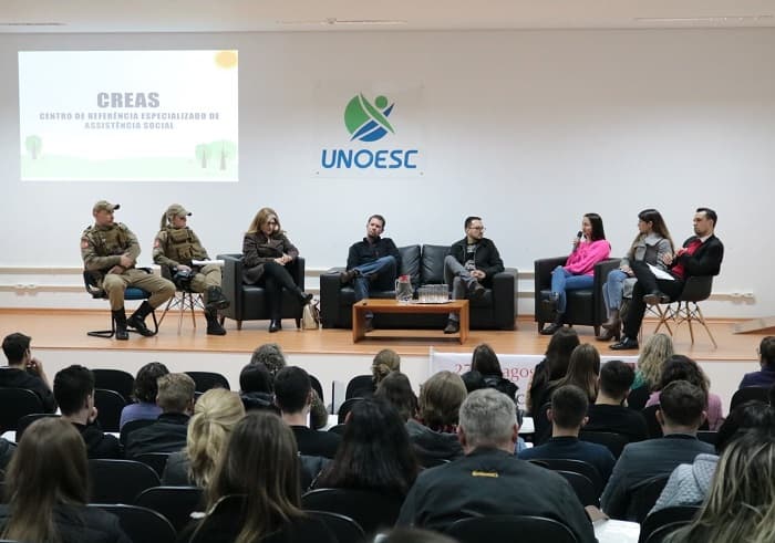 Encontro teve a participação de forças de segurança, professores e alunos (Foto: Henrique Paulo Koch)