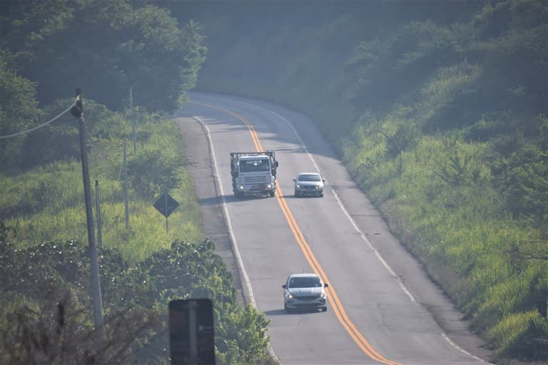 Que perigo! Qualquer segundo pode ser fatal (Foto: PRF)