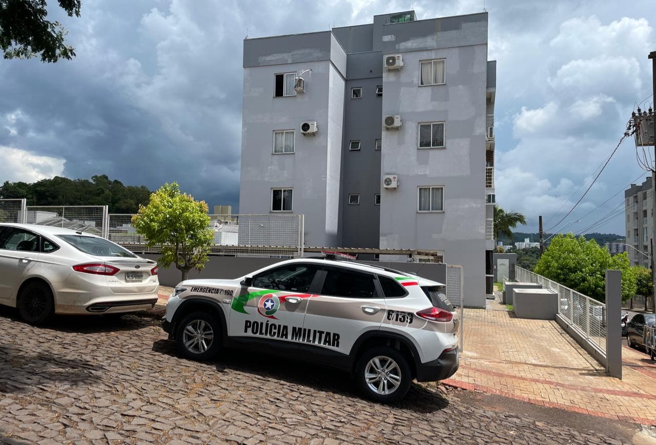 Pintor morre após queda de 12 metros (Foto: Henrique Paulo Koch)