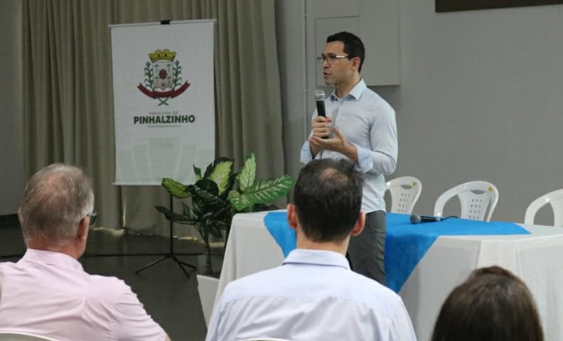 Médico Paulo Caldas em palestra (Foto: Henrique Paulo Koch )