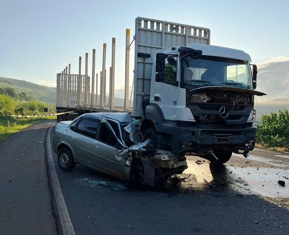 Motorista morreu ainda no local (Foto: Corpo de Bombeiros)