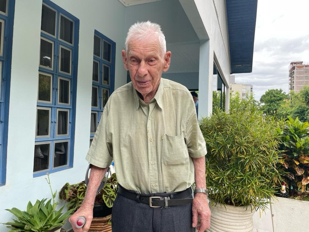 Avelino é um centenário em Pinhalzinho (Foto: Henrique Paulo Koch)