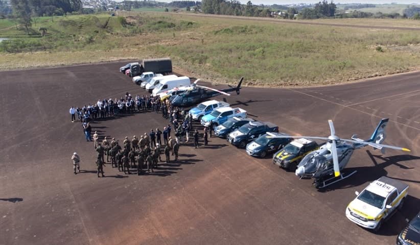 Policiais reunidos em Santa Catarina para operação (Foto: Receita Federal)