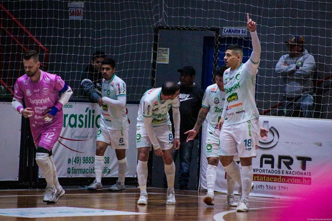 Mamute vive grande momento e lidera Pinhalense em jogo decisivo (Foto: Felipe Eduardo Zamboni)