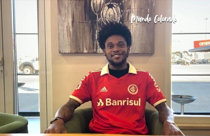 Inter anuncia volta de Luiz Adriano (Foto: SC Internacional )