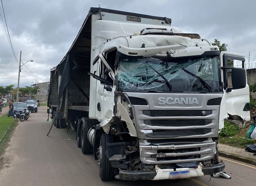 Caminhoneiro digiria esse Scania e terminou preso (Foto: Redes sociais / CBN)