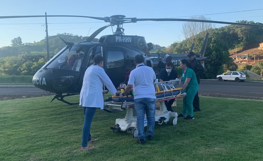 Acidente deixou homem com fraturas (Foto: Saer-Fron)