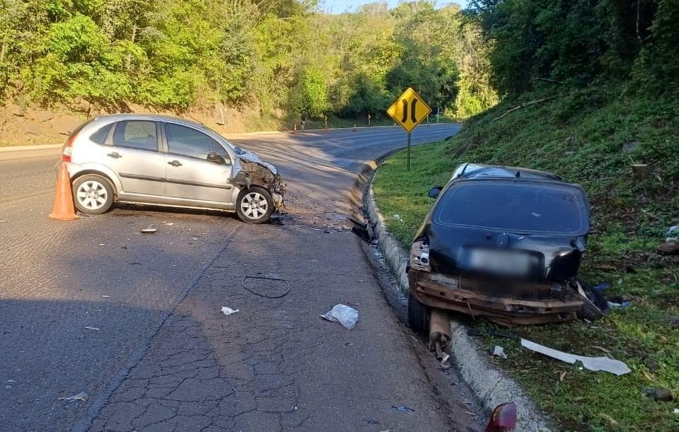 Colisão mata duas pessoas entre Pinhalzinho e Saudades