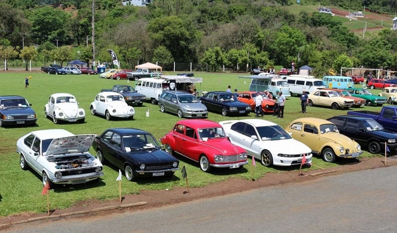 Encontro teve a presença de mais de 400 automóveis (Foto: Henrique Paulo Koch)