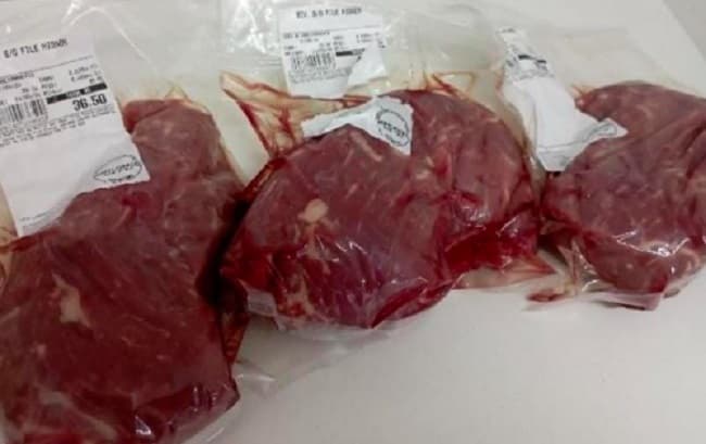 Pedaços de carne tinha valor agredado (Foto: Polícia Militar)