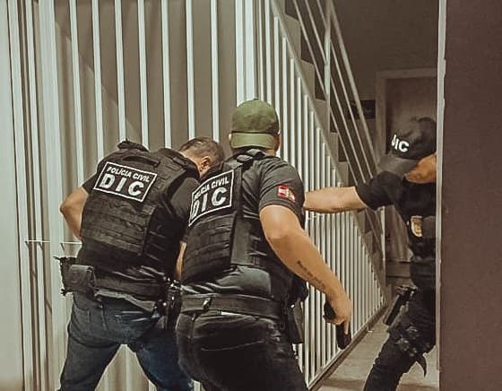 Operação está sendo realizada em Chapecó (Foto: Polícia Civil)