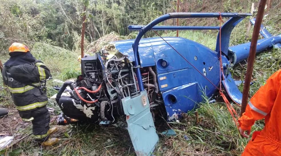 Local da queda do helicóptero em Caieiras, na Grande São Paulo (Foto: Divulgação/Bombeiros/Defesa Civil)