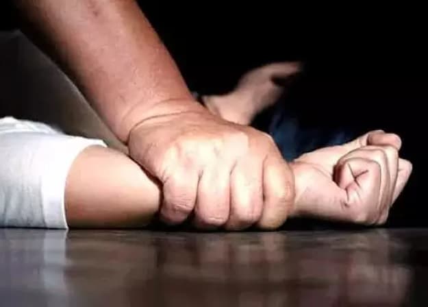 Polícia prende homem de 55 anos que estuprava neta de 9 anos (Foto: Ilustrativa/Jornal de Brasília )