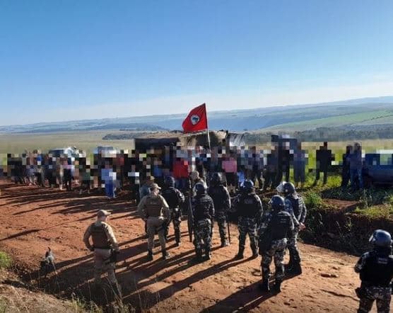 Polícia reforçou efetivo para conversar com grupo (Foto: Divulgação)