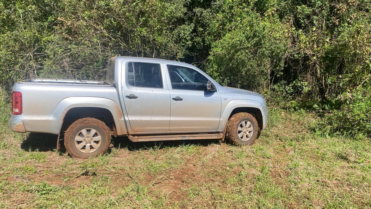 Um dos veículos estava abandonado (Foto: Polícia Militar)