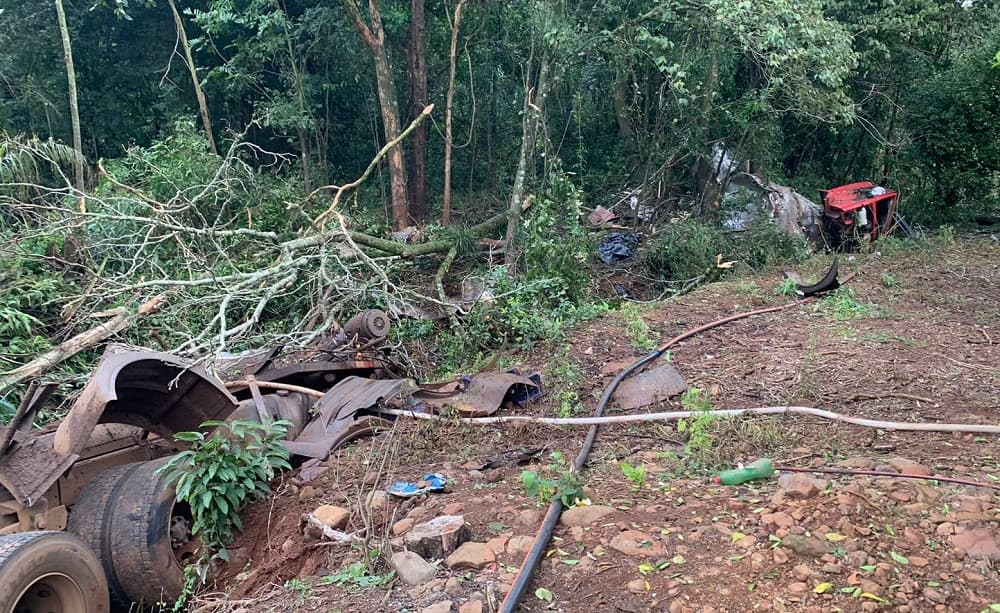 Caminhão "parte em dois", ocupante não resistiu