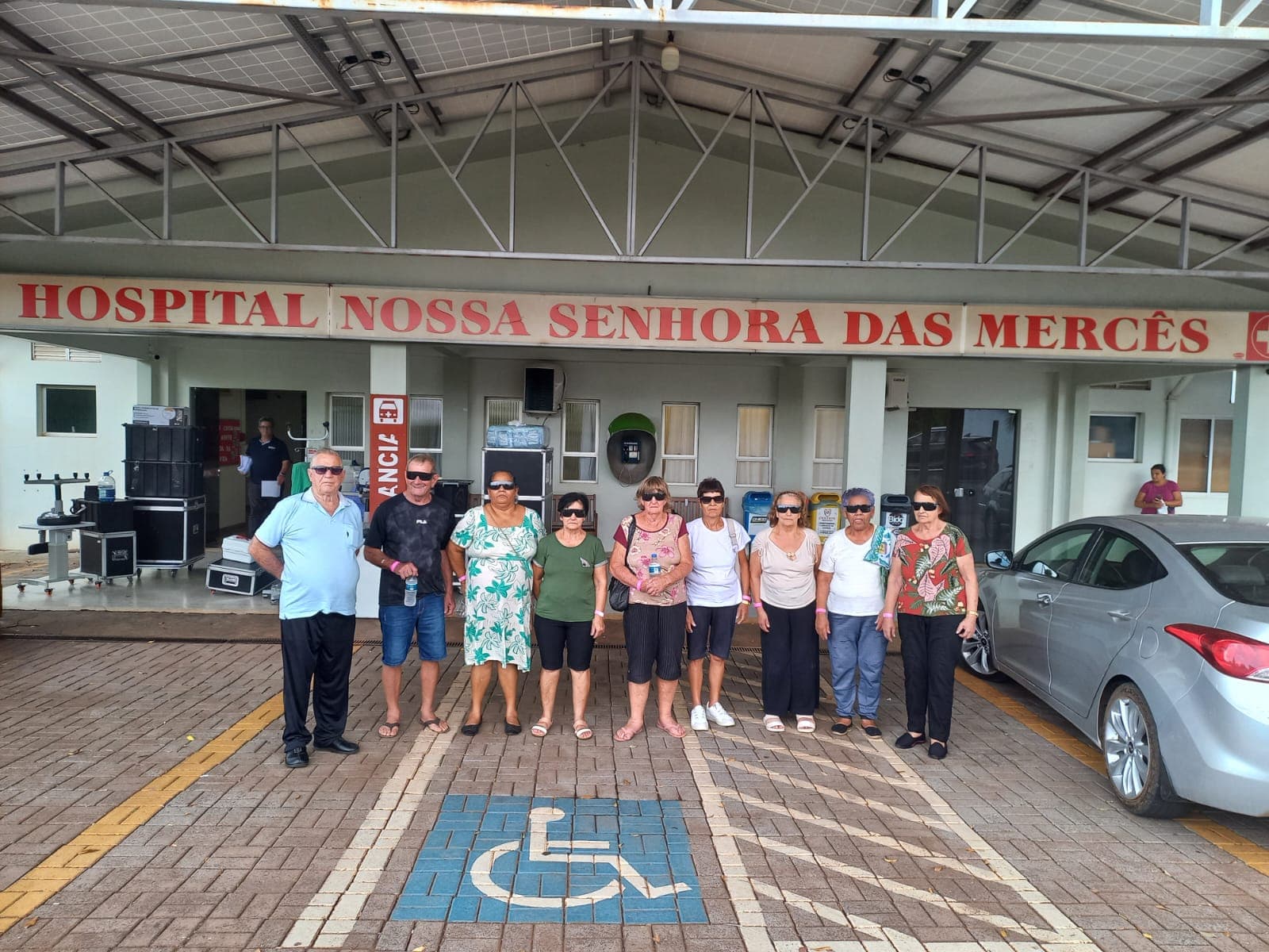 Pacientes que realizaram a cirurgia de cataratas (Foto: Divulgação)