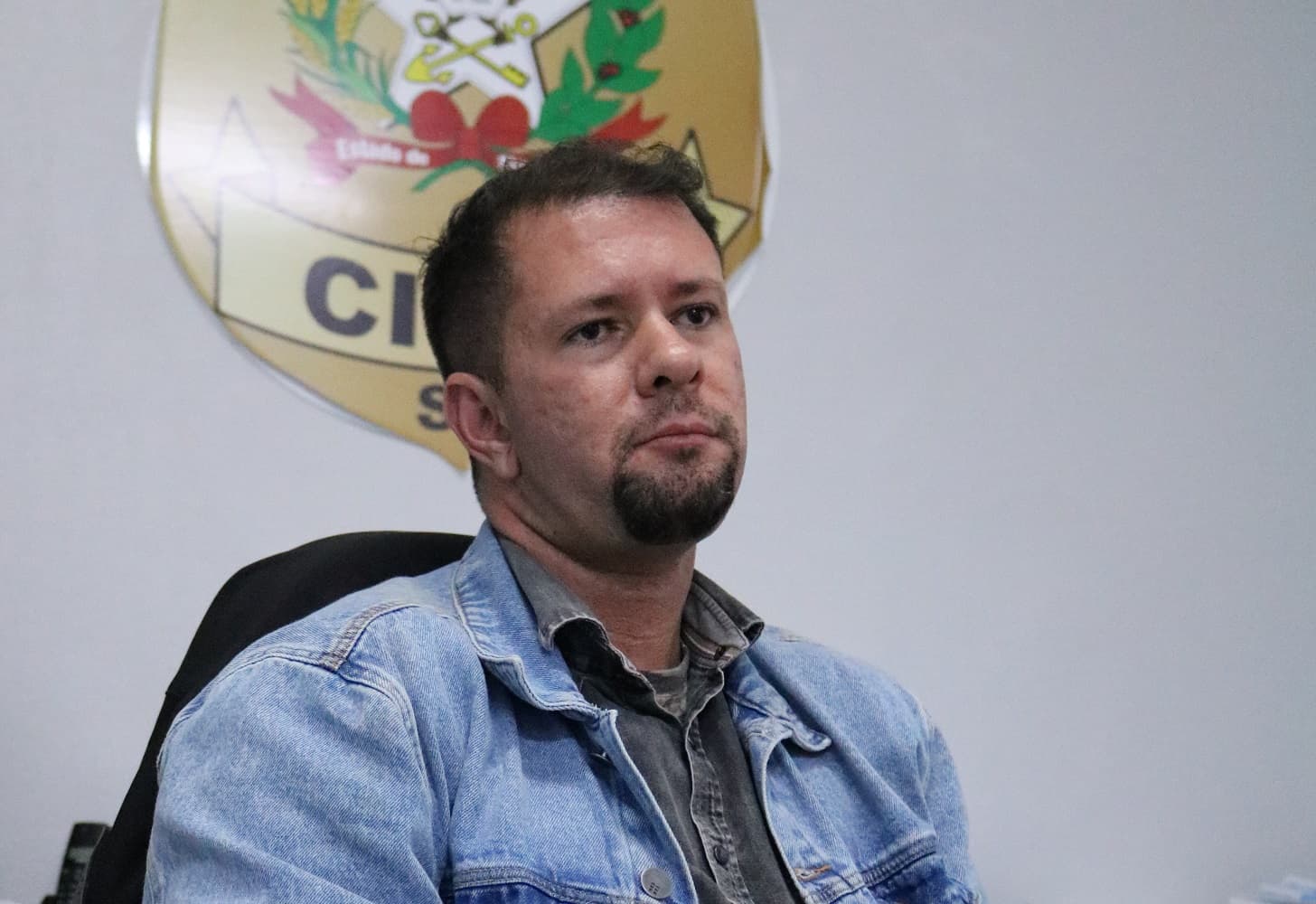 Delegado Lucas Almeida, afirmou que várias operações serão efetuadas contra o crime (Foto: Henrique Paulo Koch)
