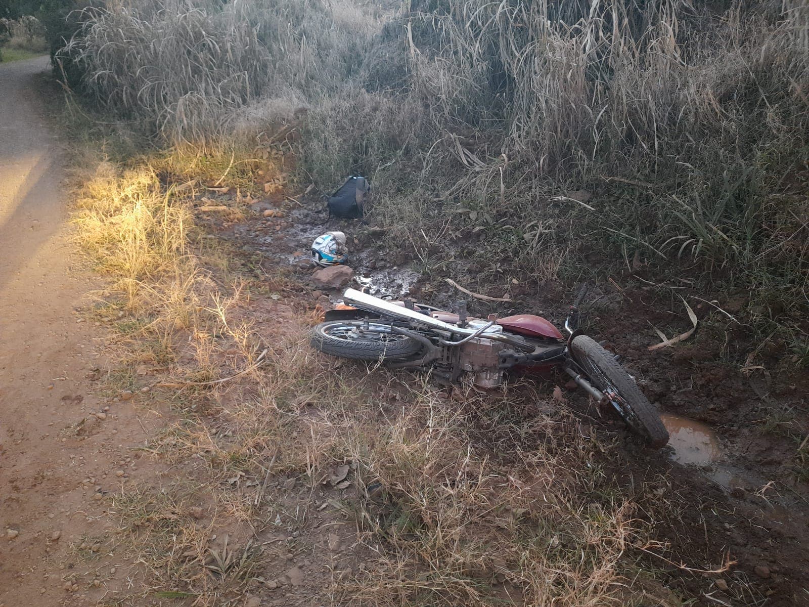 Acidente ocorreu durante fuga do envolvido (Foto: Corpo de Bombeiros)
