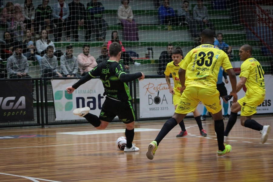 Pinhalense foi superada jogando em casa (Foto: Felipe Eduardo Zamboni/Pinhalense Futsal)