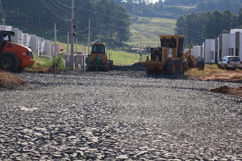 Executivo de Pinhalzinho segue fazendo melhorias na infraestrutura do Loteamento Boa Viste 3 (Foto: Gilmar Bortese)