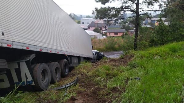 Motorista morre em acidente de trânsito na BR-282 (Foto: PRF)