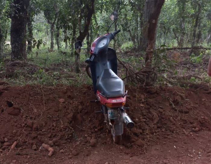 Motocicleta usada no crime tinha registro de furto (Foto: Polícia Militar)