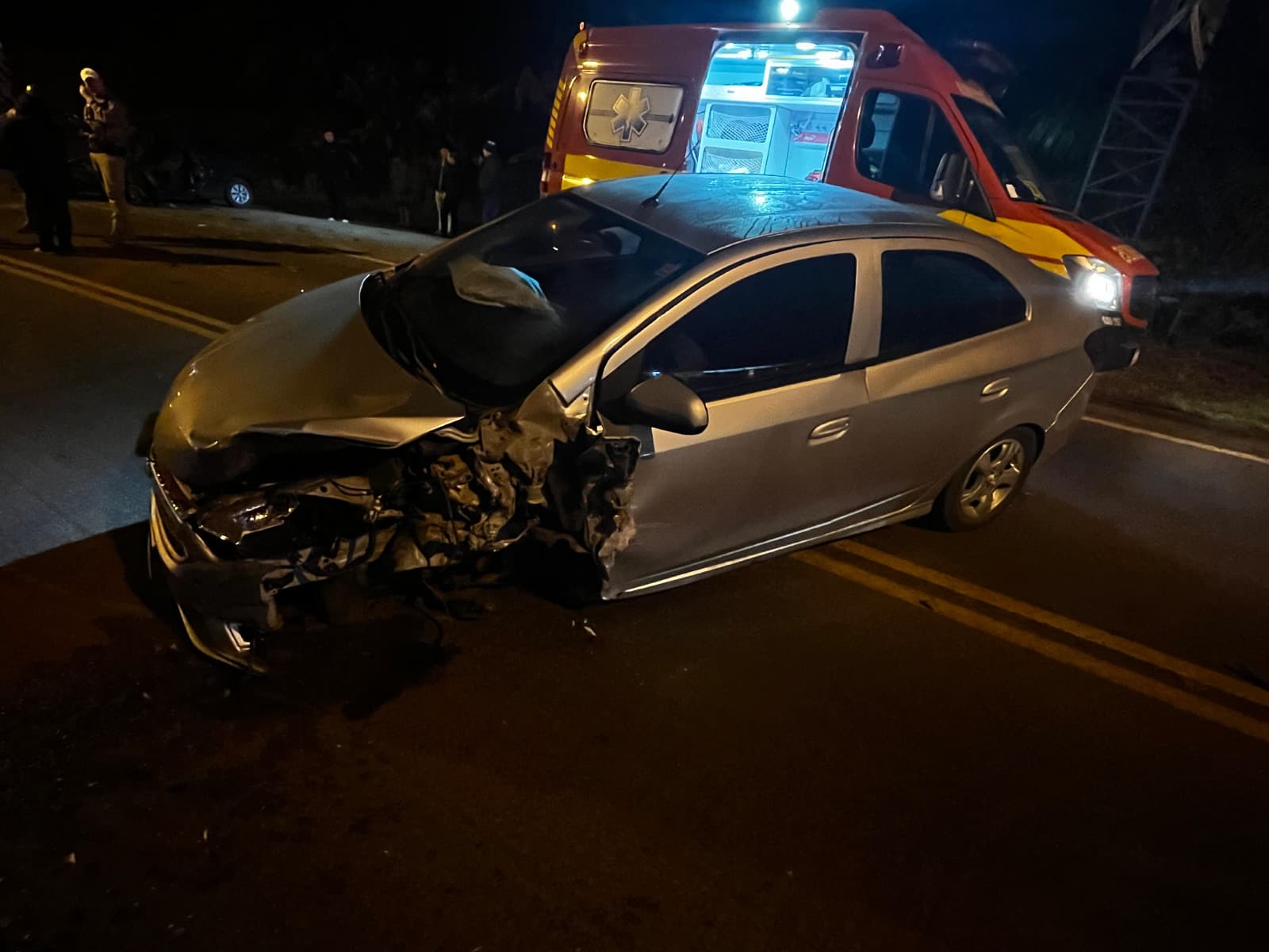 Colisão entre dois carros deixa quatro feridos na SC-480 em São Domingos (Foto: Divulgação CBM)