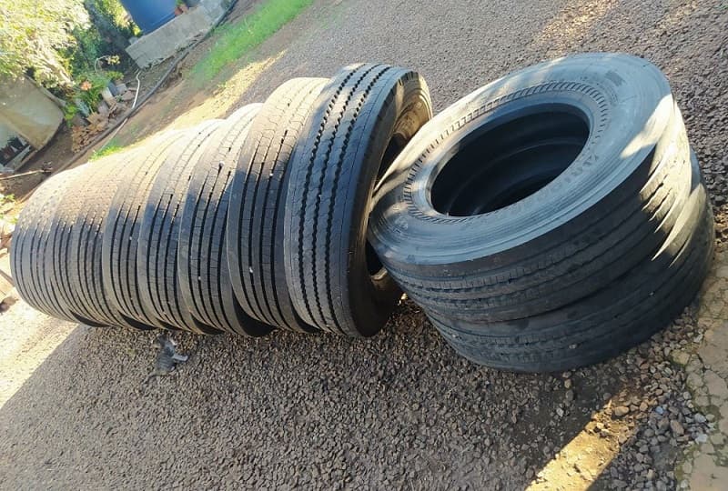 Pneus foram apreendidos em Descanso (Foto: Polícia Militar Rodoviária)