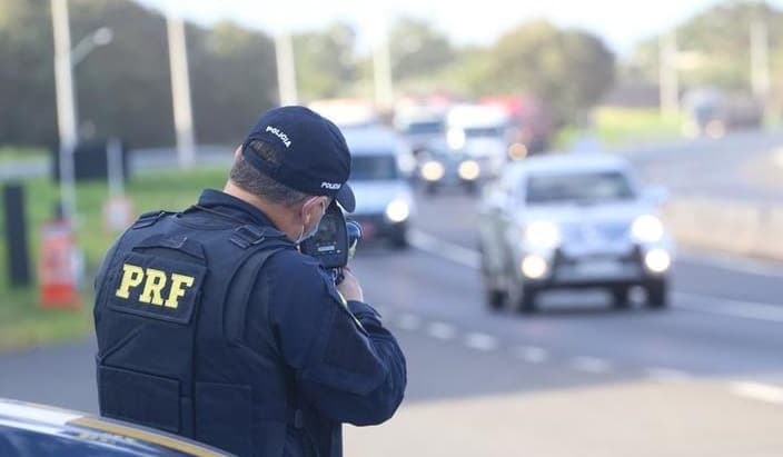 Registro foi feito com medidor de velocidade (Foto: PRF)