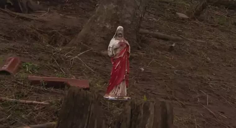 Estátua de Jesus fica intacta após inundações no RS (Foto: Porto Alegre 24 horas)