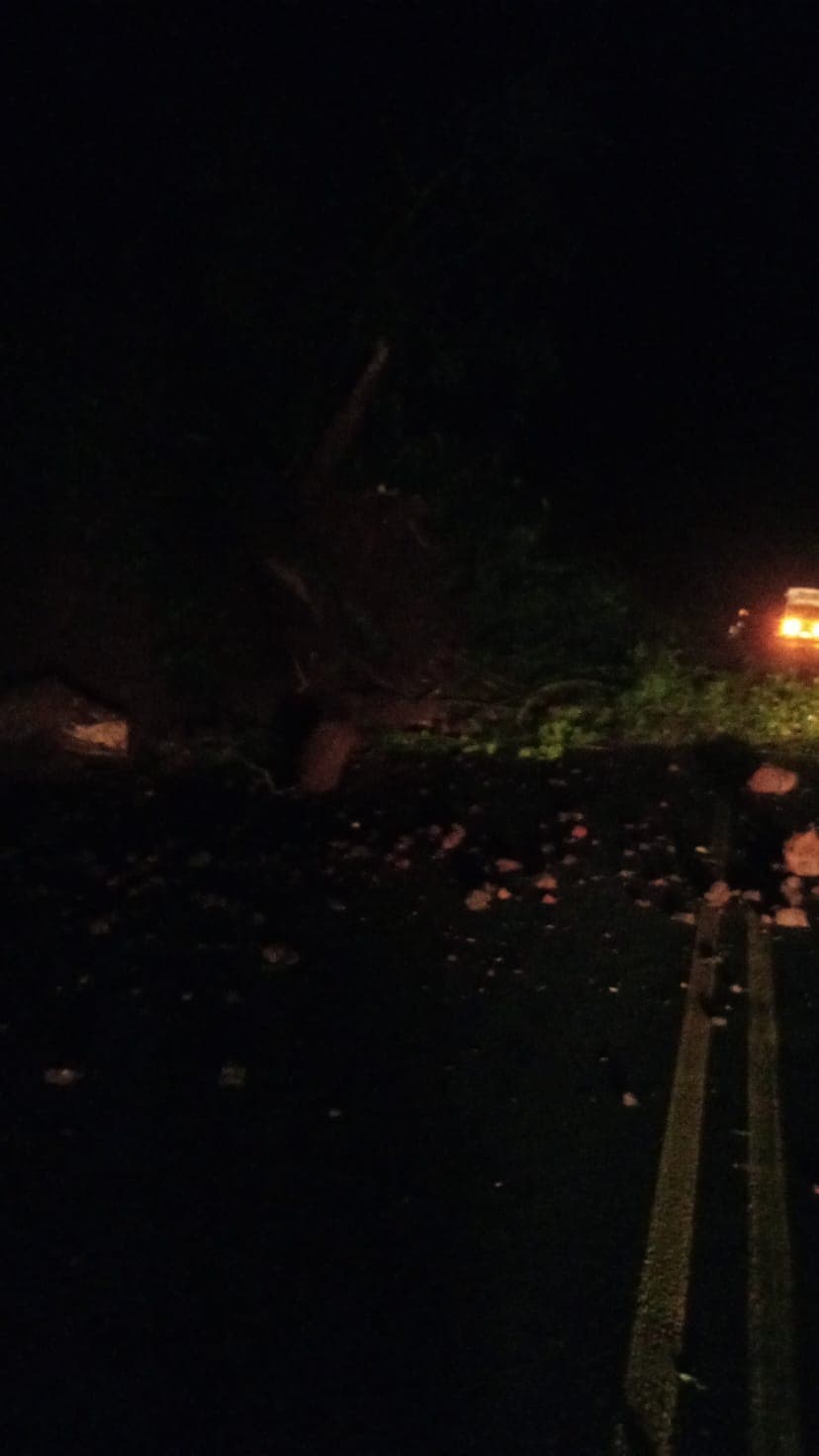 Desmoronamento na BR 282 entre Nova Erechim e Nova Itaberaba (Foto: Gilmar Bortese )