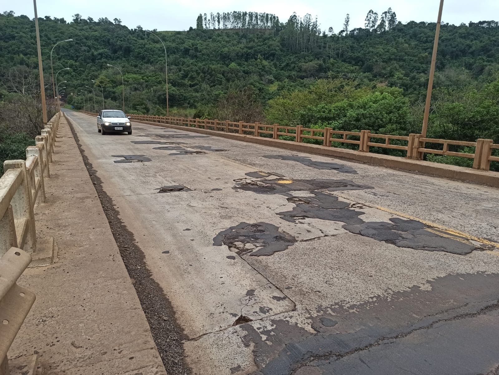 Acip encaminha ofício para DNIT, alertando sobre situação precária da ponte sobre o Rio Chapecó, na BR/282 (Foto: Gilmar Bortese)