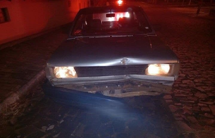 Carro usado por motorista foi confiscado (Foto: Polícia Militar)
