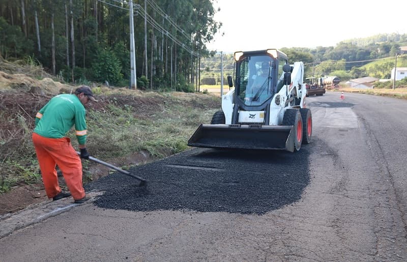 O trecho da SC-160 entre Pinhalzinho e Modelo é um de maiores reclamações devido a má condição da rodovia (Foto: Henrique Paulo Koch)