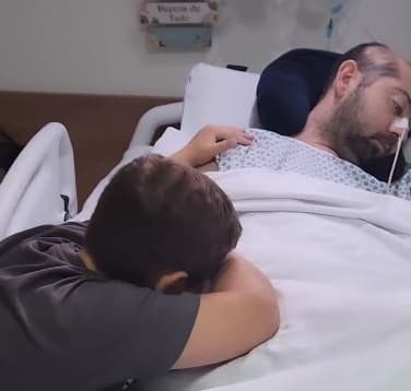 Menino rezou pela recuperação do pai (Foto: Redes Sociais)