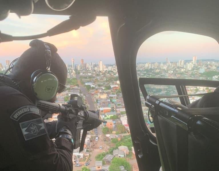 Helicóptero foi usado na ação (Foto: Polícia Civil)
