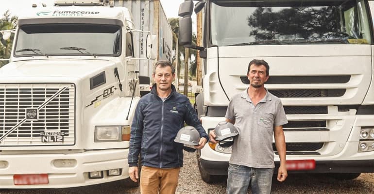 Adenilto e Adalberto Ronsani são caminhoneiros há mais de 25 anos (Foto: Divulgação)