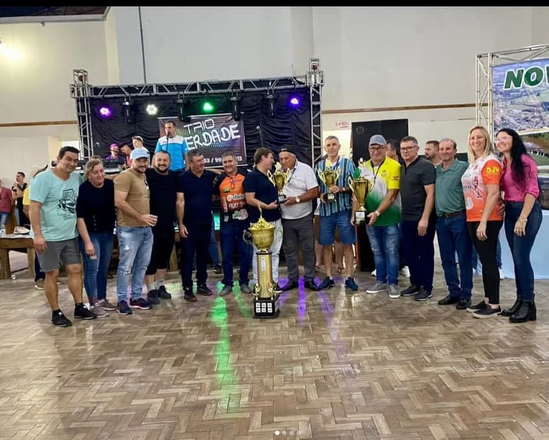 Conquistando ótimos resultados, Nova Erechim levantou o troféu nas modalidades de Canastra, Bocha 48 Fem e Bocha Rolada Mista (Foto: Arquivo Pessoal)