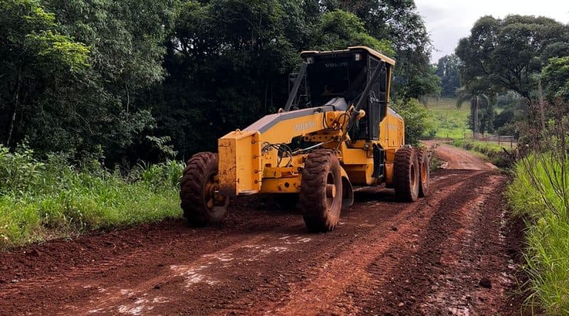 Recuperação de estradas no interior de União do Oeste (Foto: Ascom)