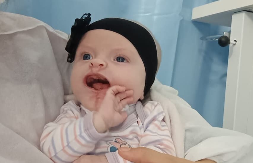 Helena ficou 85 dias na UTI (Foto: Arquivo pessoal)