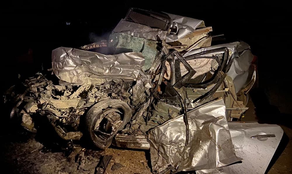 Veículo ficou irreconhecível após acidente (Foto: PRF)