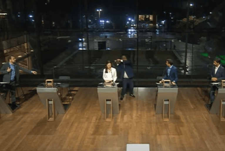 Datena atinge Marçal com cadeira (Foto: TV Cultura)